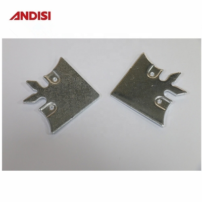 Não padrão 3mm Fish Shape Zinc Plated Steel Metal Bracket com conector de buraco Flat Cabinet Corner Brace